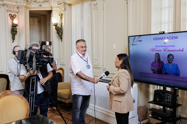 Entrega da Medalha Pedro Ernesto à Sra. Kárin Emmerich - Fotos: Cicero Rodrigues/CMRJ - Ascom Tânia Bastos - Foto 54