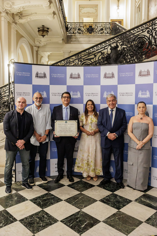Entrega do título de cidadão honorário do Mun. do RJ ao Sr. Hazenclever Cançado - Cicero Rodrigues/CMRJ / Ascom Ver. Tânia Bastos - Foto 2