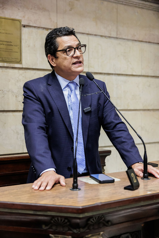 Entrega do título de cidadão honorário do Mun. do RJ ao Sr. Hazenclever Cançado - Cicero Rodrigues/CMRJ / Ascom Ver. Tânia Bastos - Foto 3