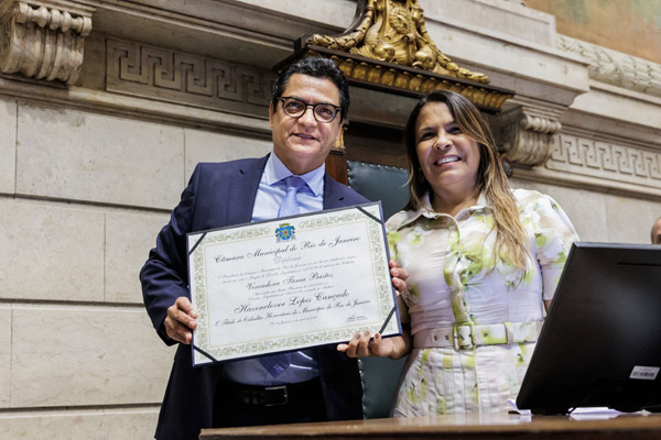 Entrega do título de cidadão honorário do Mun. do RJ ao Sr. Hazenclever Cançado - Cicero Rodrigues/CMRJ / Ascom Ver. Tânia Bastos