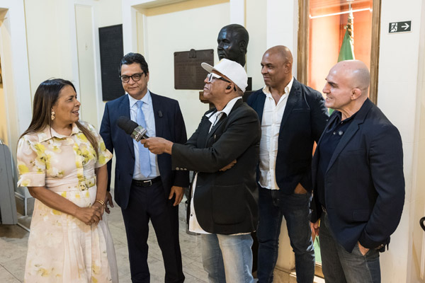 Entrega do título de cidadão honorário do Mun. do RJ ao Sr. Hazenclever Cançado - Cicero Rodrigues/CMRJ / Ascom Ver. Tânia Bastos - Foto 5