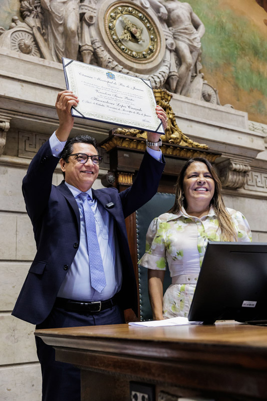 Entrega do título de cidadão honorário do Mun. do RJ ao Sr. Hazenclever Cançado - Cicero Rodrigues/CMRJ / Ascom Ver. Tânia Bastos - Foto 6