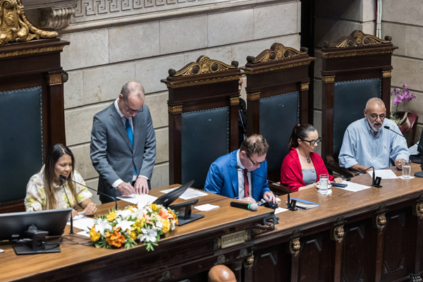 Entrega do título de cidadão honorário do Mun. do RJ ao Sr. Hazenclever Cançado - Cicero Rodrigues/CMRJ / Ascom Ver. Tânia Bastos - Foto 9
