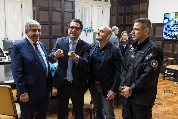 Entrega do título de cidadão honorário do Mun. do RJ ao Sr. Hazenclever Cançado - Cicero Rodrigues/CMRJ / Ascom Ver. Tânia Bastos - Foto 12