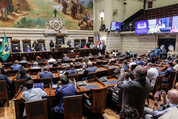 Entrega do título de cidadão honorário do Mun. do RJ ao Sr. Hazenclever Cançado - Cicero Rodrigues/CMRJ / Ascom Ver. Tânia Bastos - Foto 25