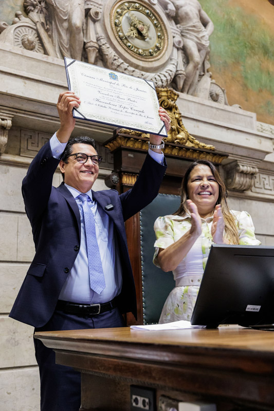 Entrega do título de cidadão honorário do Mun. do RJ ao Sr. Hazenclever Cançado - Cicero Rodrigues/CMRJ / Ascom Ver. Tânia Bastos - Foto 35
