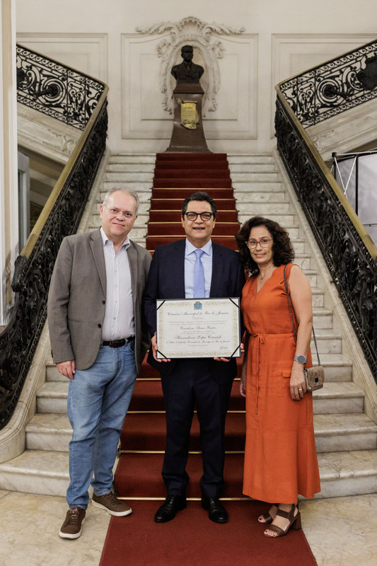 Entrega do título de cidadão honorário do Mun. do RJ ao Sr. Hazenclever Cançado - Cicero Rodrigues/CMRJ / Ascom Ver. Tânia Bastos - Foto 43