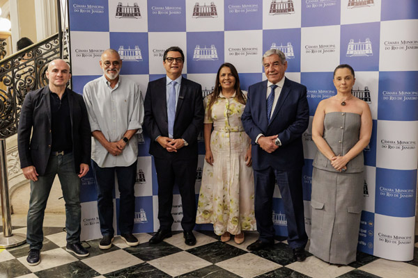 Entrega do título de cidadão honorário do Mun. do RJ ao Sr. Hazenclever Cançado - Cicero Rodrigues/CMRJ / Ascom Ver. Tânia Bastos - Foto 44