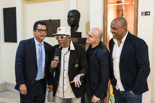 Entrega do título de cidadão honorário do Mun. do RJ ao Sr. Hazenclever Cançado - Cicero Rodrigues/CMRJ / Ascom Ver. Tânia Bastos - Foto 55