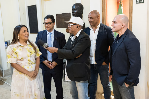 Entrega do título de cidadão honorário do Mun. do RJ ao Sr. Hazenclever Cançado - Cicero Rodrigues/CMRJ / Ascom Ver. Tânia Bastos - Foto 56