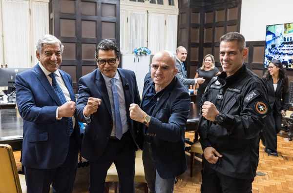 Entrega do título de cidadão honorário do Mun. do RJ ao Sr. Hazenclever Cançado - Cicero Rodrigues/CMRJ / Ascom Ver. Tânia Bastos - Foto 57