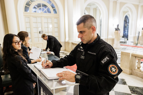 Entrega do título de cidadão honorário do Mun. do RJ ao Sr. Hazenclever Cançado - Cicero Rodrigues/CMRJ / Ascom Ver. Tânia Bastos - Foto 58