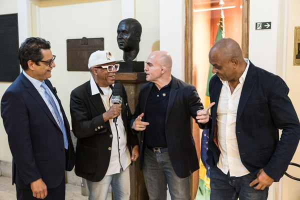 Entrega do título de cidadão honorário do Mun. do RJ ao Sr. Hazenclever Cançado - Cicero Rodrigues/CMRJ / Ascom Ver. Tânia Bastos - Foto 61