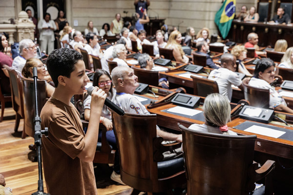 Entrega de moções à personalidades que atuam na militância de pessoa com transtorno de espectro autista - Fotos: Cicero Rodrigues/CMRJ e Ascom Tânia Bastos - Foto 120