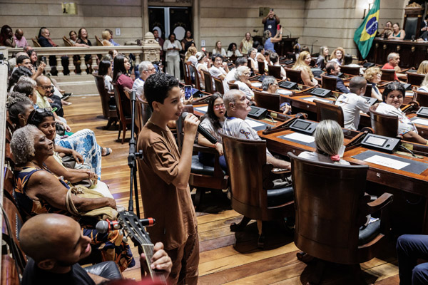 Entrega de moções à personalidades que atuam na militância de pessoa com transtorno de espectro autista - Fotos: Cicero Rodrigues/CMRJ e Ascom Tânia Bastos - Foto 121