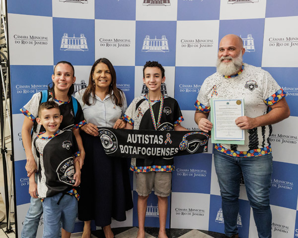 Entrega de moções à personalidades que atuam na militância de pessoa com transtorno de espectro autista - Fotos: Cicero Rodrigues/CMRJ e Ascom Tânia Bastos - Foto 158