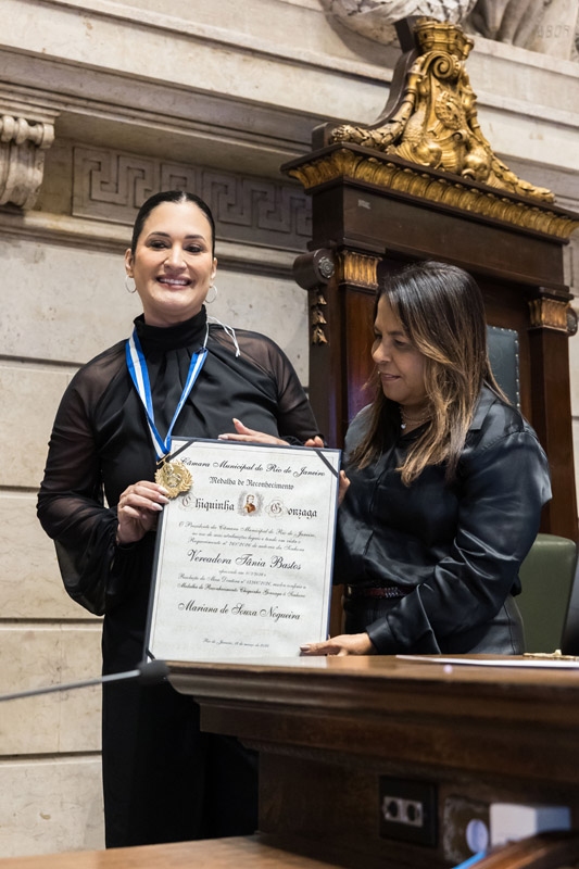 Entrega da Medalha Chiquinha Gonzaga à Sra. Mariana de Souza Nogueira - Fotos: Cicero Rodrigues/CMRJ - Ascom Vereadora - Foto 1
