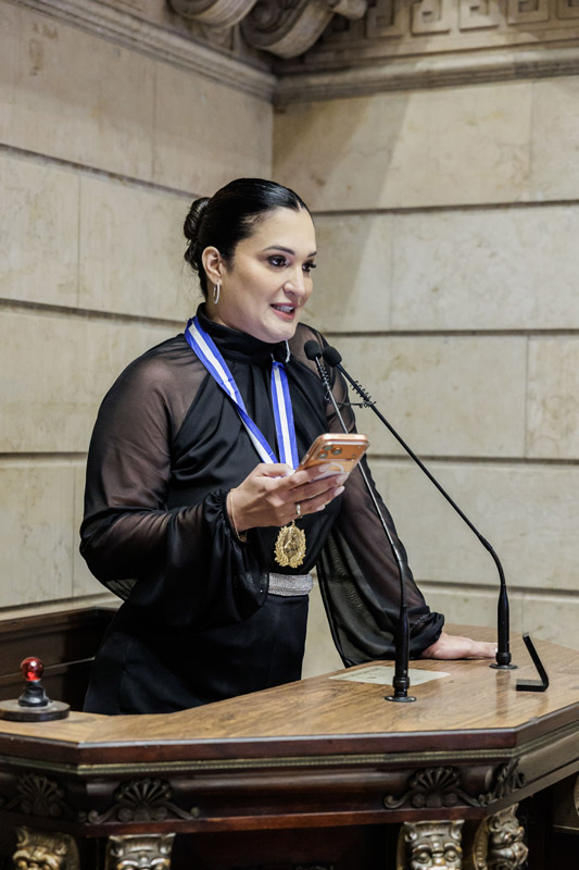Entrega da Medalha Chiquinha Gonzaga à Sra. Mariana de Souza Nogueira - Fotos: Cicero Rodrigues/CMRJ - Ascom Vereadora - Foto 3