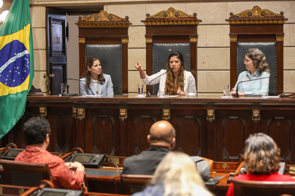 Solenidade para entrega da Medalha Chiquinha Gonzaga à Senhora CHRYSTINA BARROS - Fotos Câmara dos vereadores - Foto 3