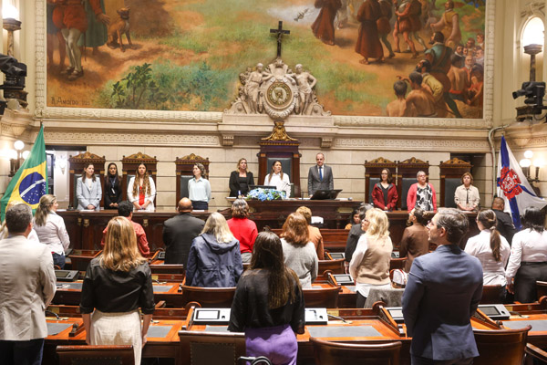Solenidade para entrega da Medalha Chiquinha Gonzaga à Senhora CHRYSTINA BARROS - Fotos Câmara dos vereadores - Foto 7