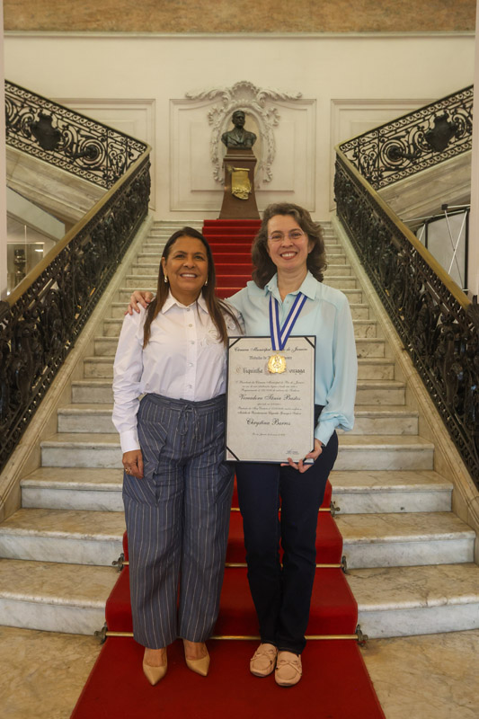 Solenidade para entrega da Medalha Chiquinha Gonzaga à Senhora CHRYSTINA BARROS - Fotos Câmara dos vereadores - Foto 17