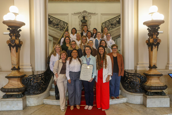 Solenidade para entrega da Medalha Chiquinha Gonzaga à Senhora CHRYSTINA BARROS - Fotos Câmara dos vereadores - Foto 18