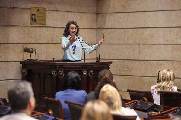 Solenidade para entrega da Medalha Chiquinha Gonzaga à Senhora CHRYSTINA BARROS - Fotos Câmara dos vereadores - Foto 21