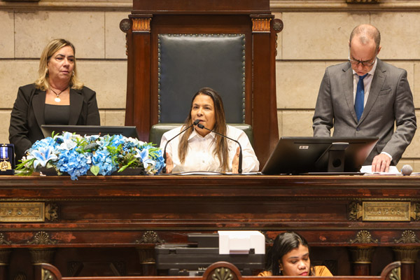 Solenidade para entrega da Medalha Chiquinha Gonzaga à Senhora CHRYSTINA BARROS - Fotos Câmara dos vereadores - Foto 34