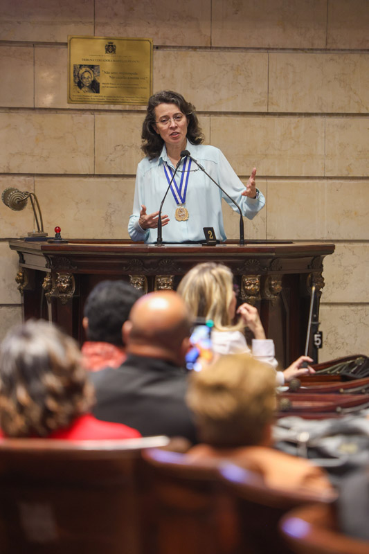 Solenidade para entrega da Medalha Chiquinha Gonzaga à Senhora CHRYSTINA BARROS - Fotos Câmara dos vereadores - Foto 38